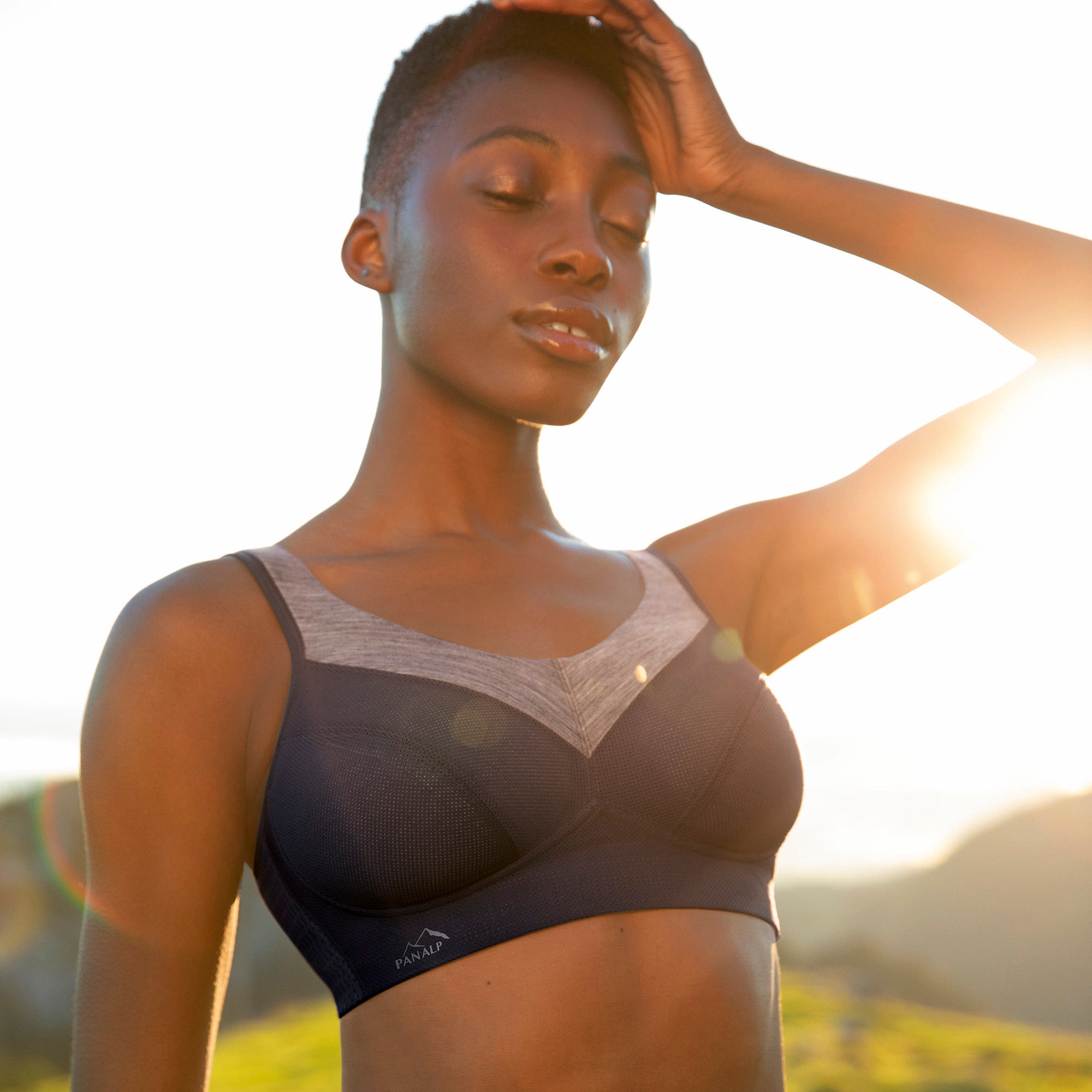 Anita Active PanAlp merinovilla urheiluliivit antrasiitti mallin päällä lähikuva