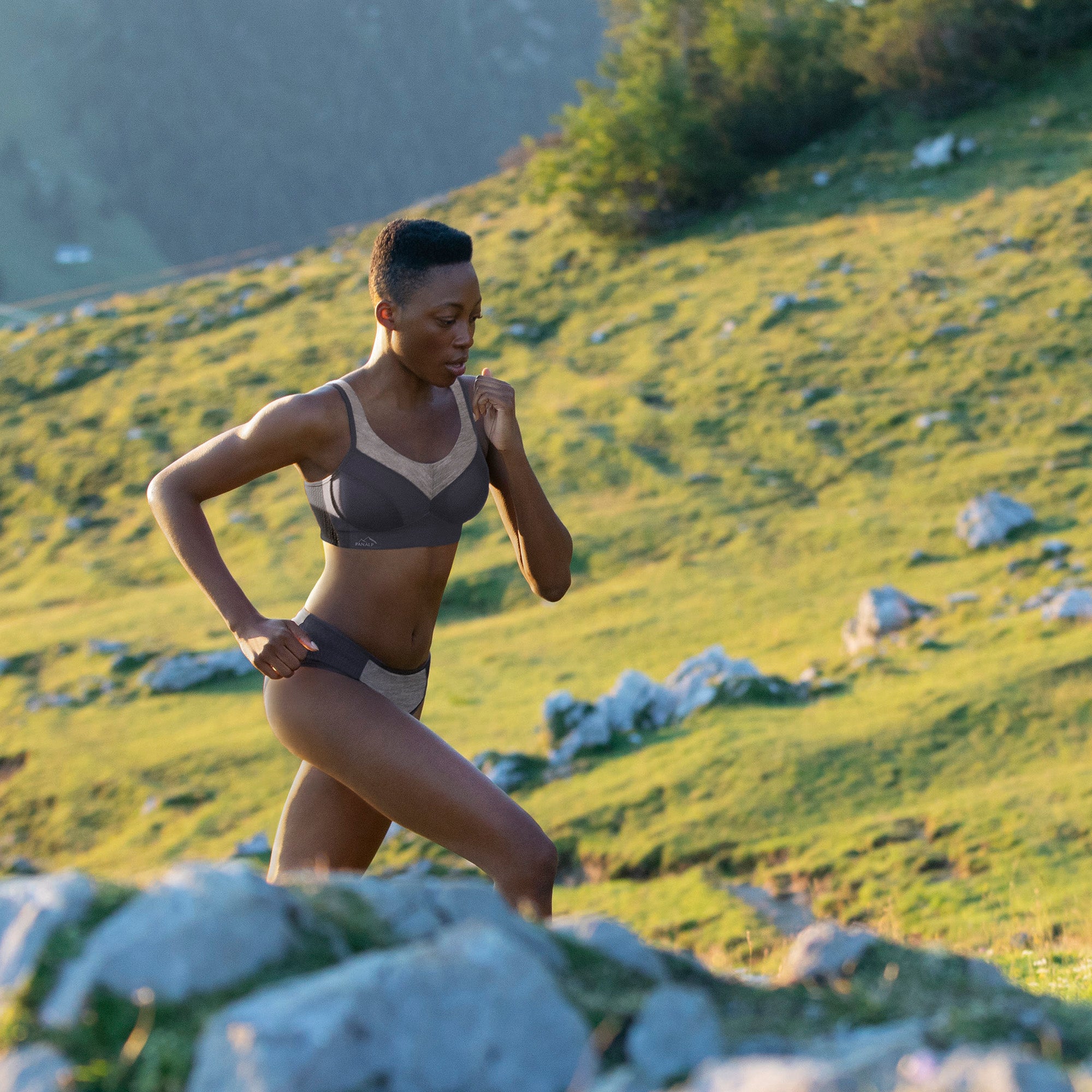 Anita Active PanAlp merinovilla urheiluliivit antrasiitti mallin päällä