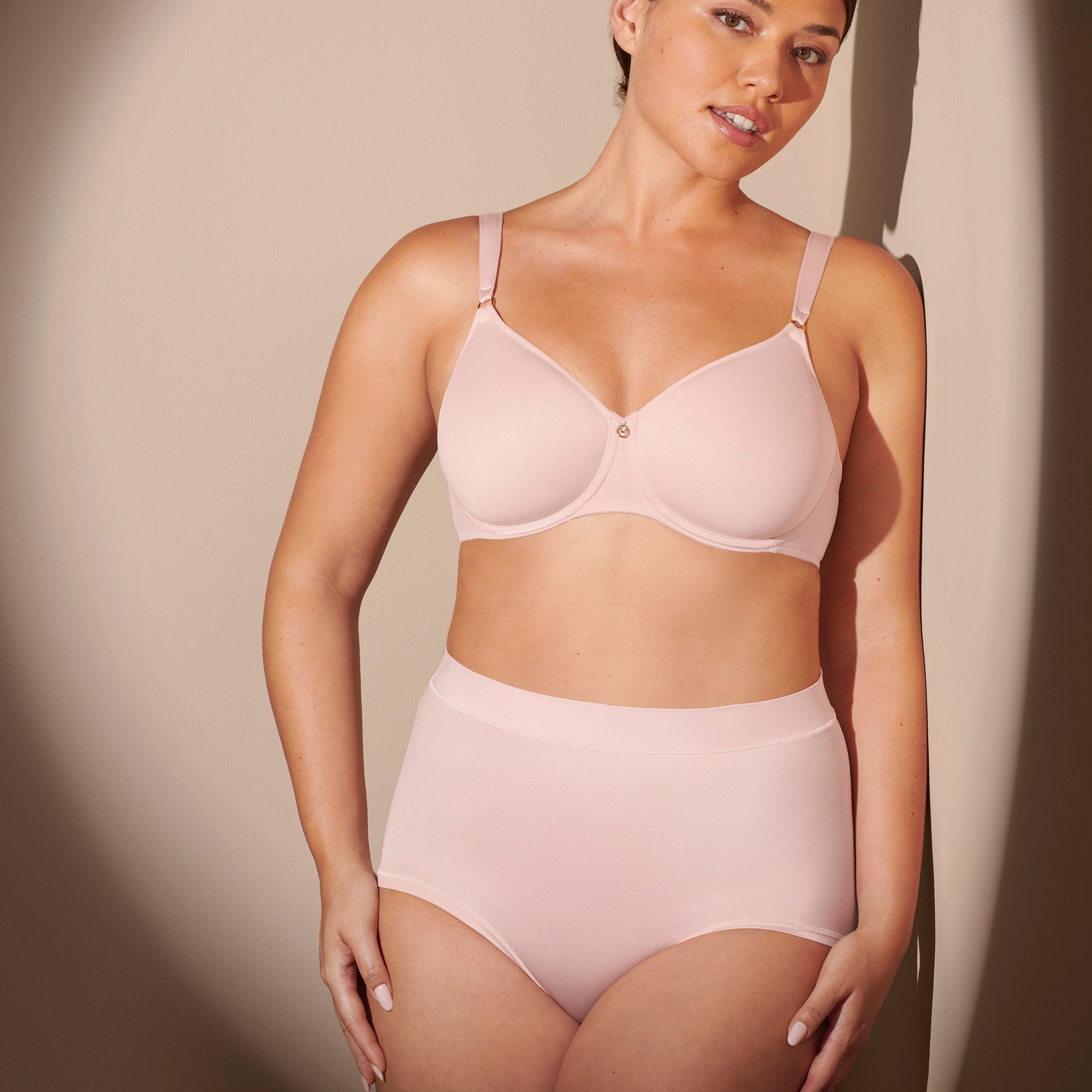 Anita comfort Claire Panty alushousut roosa mallin päällä