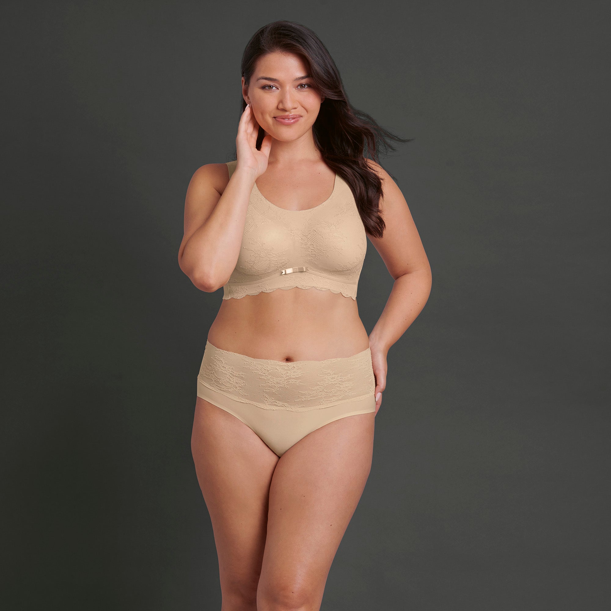 Anita Essential Lace bralette nude, mallin päällä