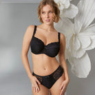 Anita Rosa Faia Suzette Wired Bra Full Cup rintaliivit musta mallin päällä
