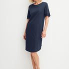 Calida Favourites Tiles Nightdress yöpaita tummansininen mallin päällä