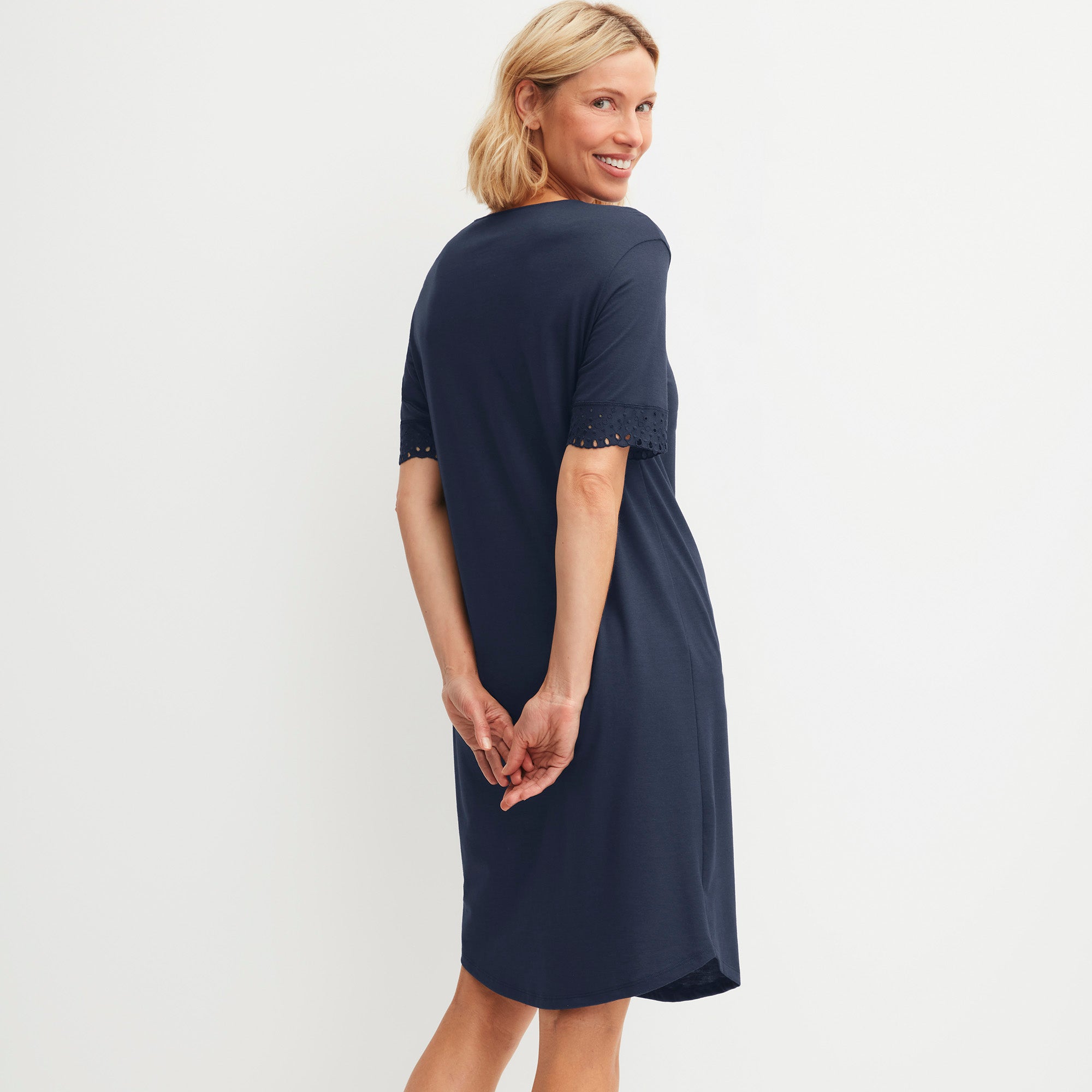 Calida Favourites Tiles Nightdress yöpaita tummansininen takaa