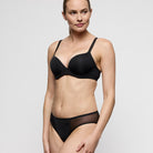 Marie Jo Louie push-up rintaliivit musta mallin päällä