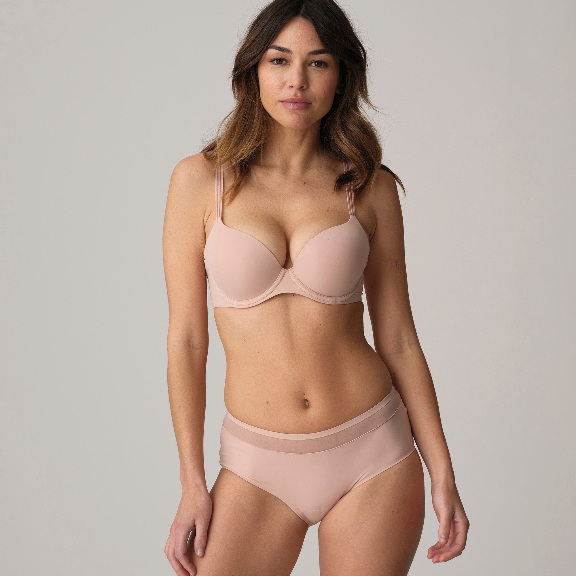 Marie Jo Louie push-up-rintaliivit nude mallin päällä