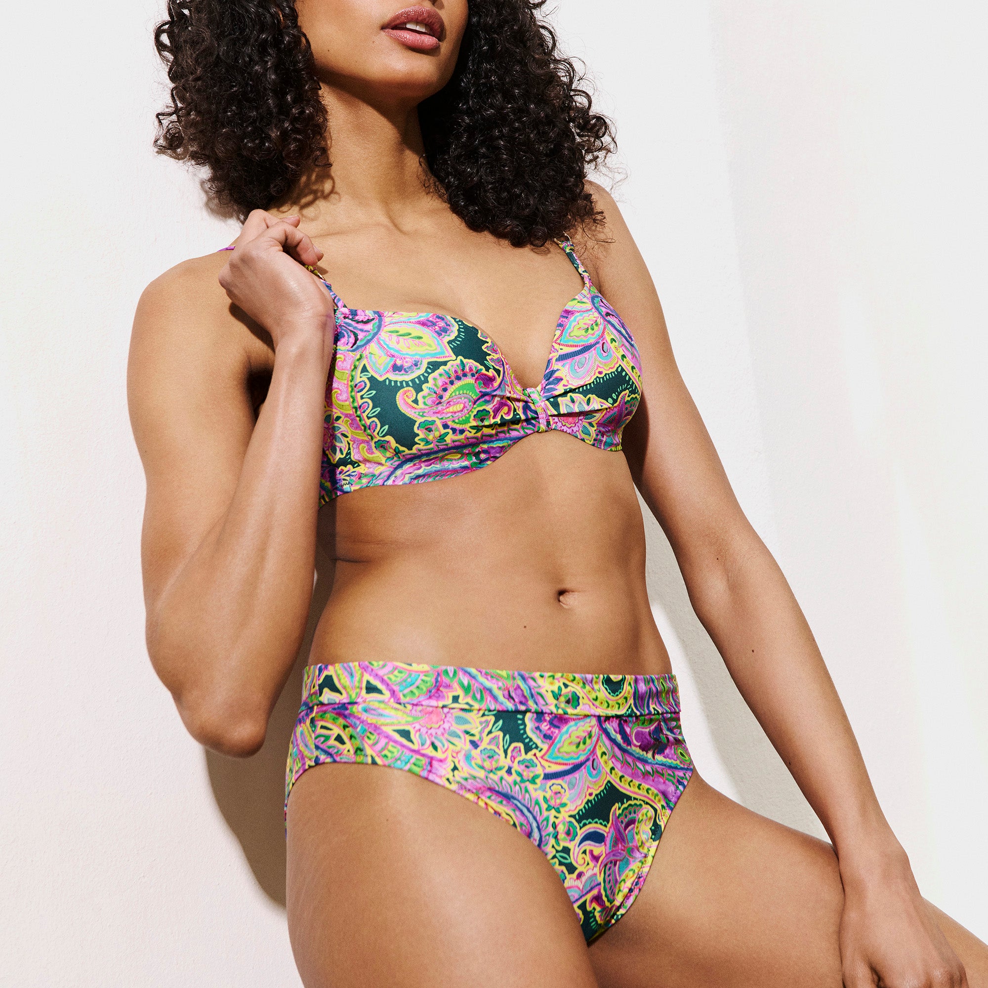 Marie Jo Jolise korkeat käännettävät bikinialaosat Tropical Paisley mallin päällä