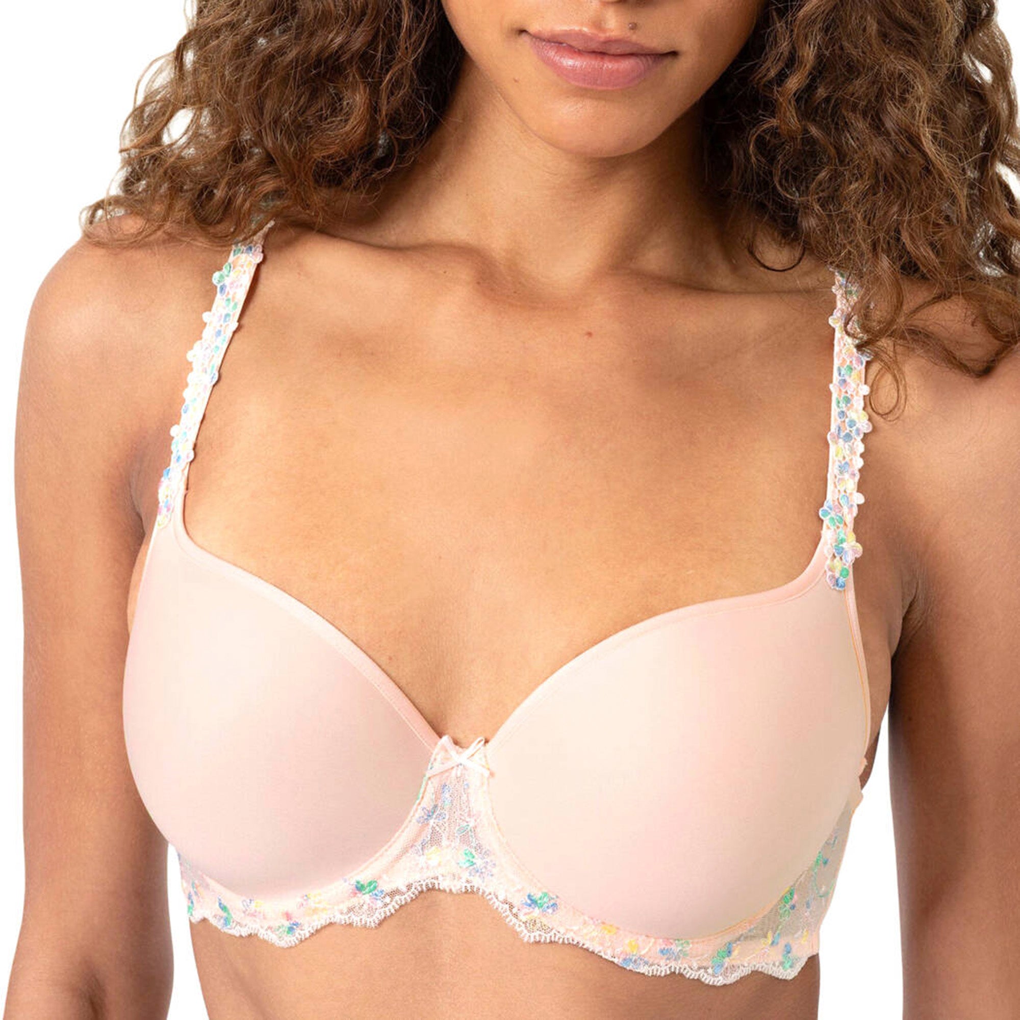 Mey Delightful Spacer Bra spacer-rintaliivit persikkaroosa mallin päällä