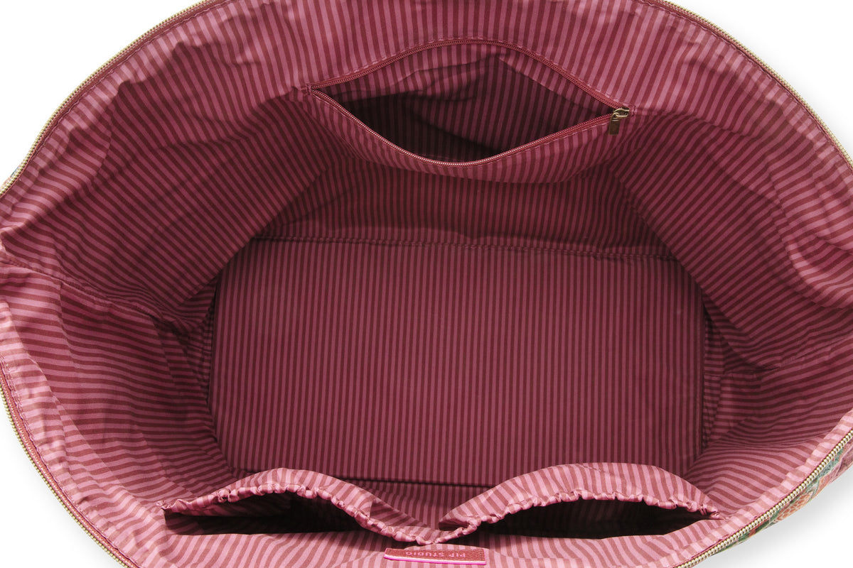 Pip Studio Tilda viikonloppulaukun tilava sisäpuoli ja sisätaskut