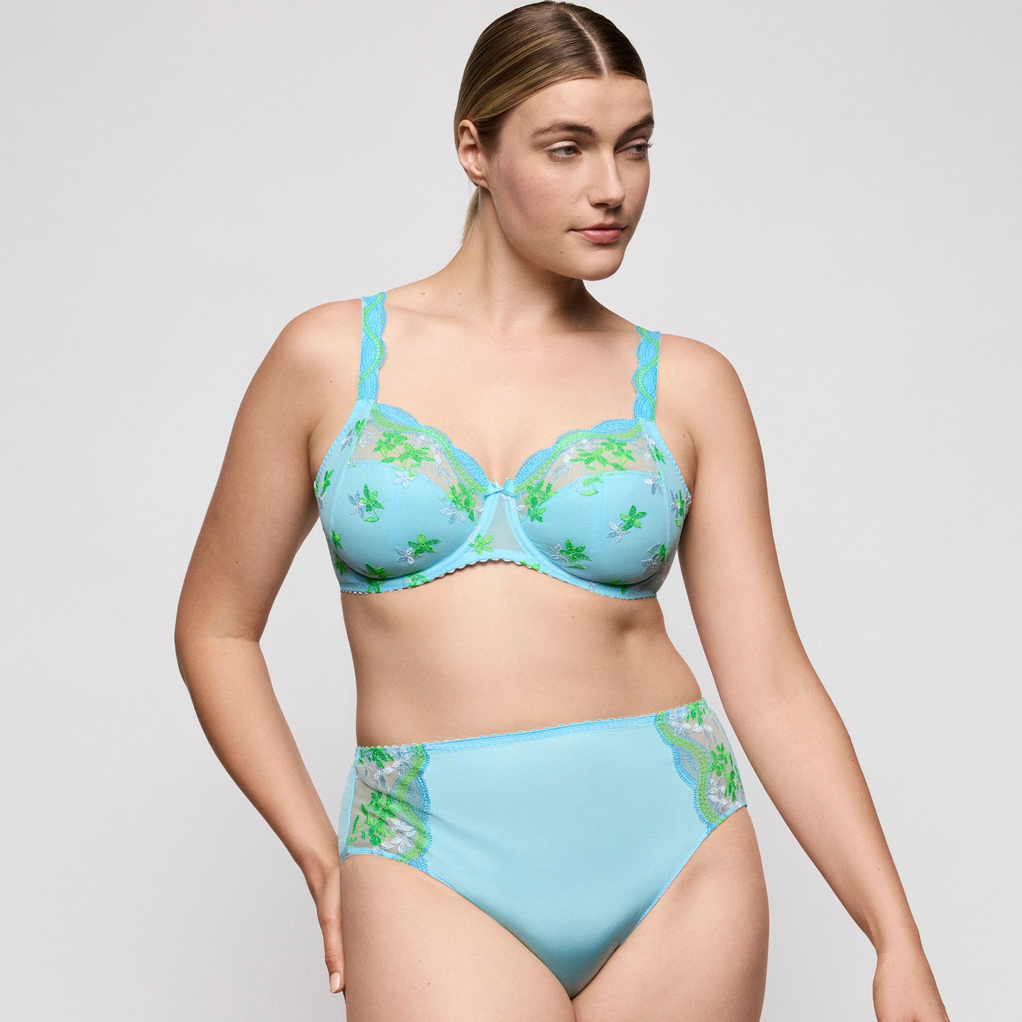 Prima Donna Cala Luna korkeat housut  turkoosi mallin päällä